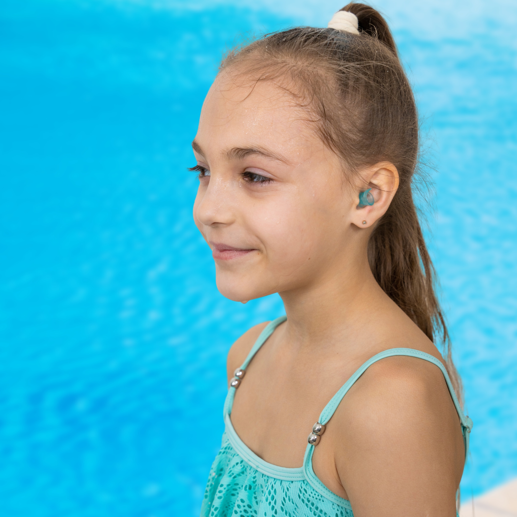 Immagine-di-un-bambino-in-una-piscina